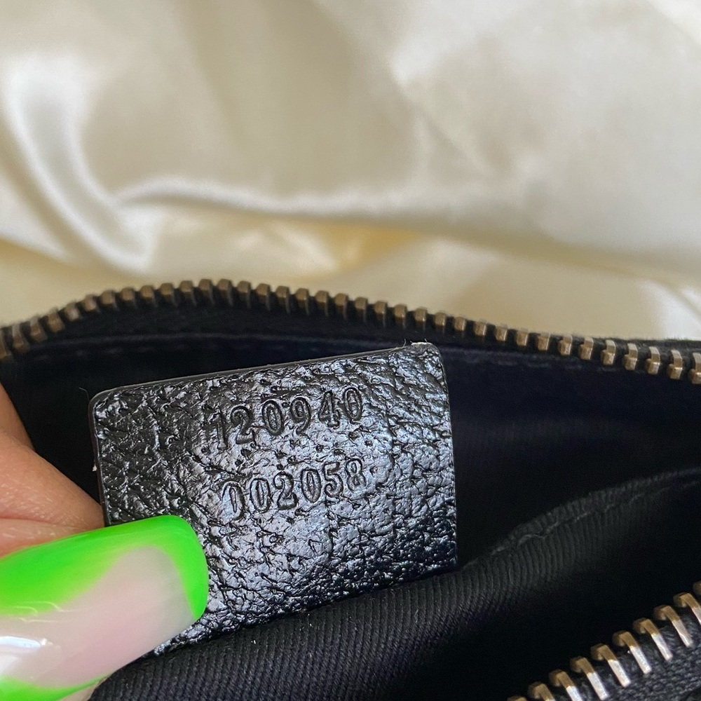 ❌SOLD❌ Authentic Gucci Nailhead Pochette - Picture 7 of 7